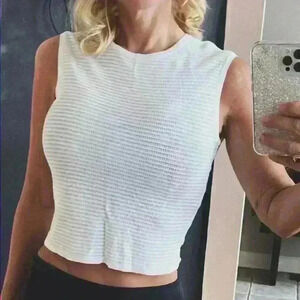 ALAIA
Knit HiNeck Sleeveless Crop Knit Rihanna top